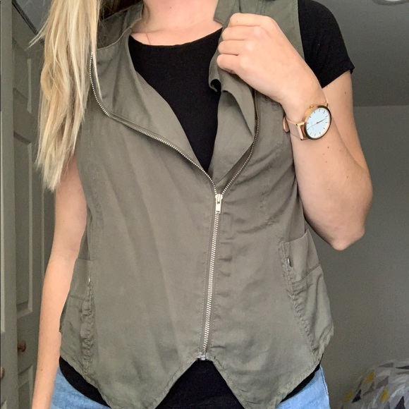 Army Green Fashion Vest - Picture 3 of 3